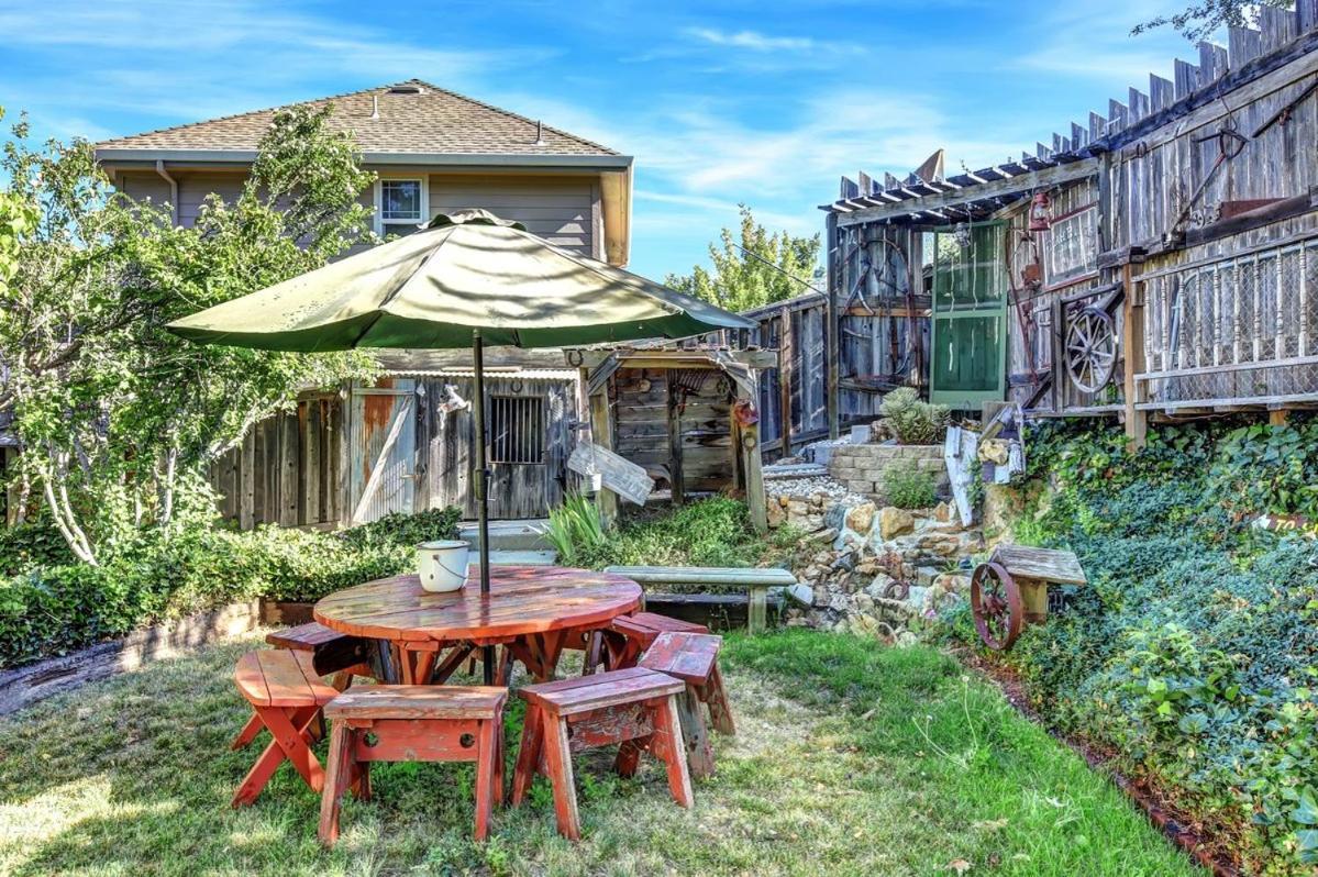 Golden Dreams * Grass Valley