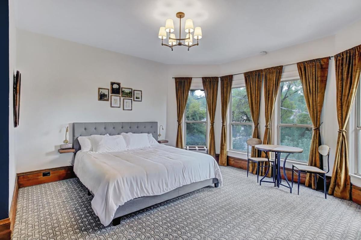 Golden Dreams Inn